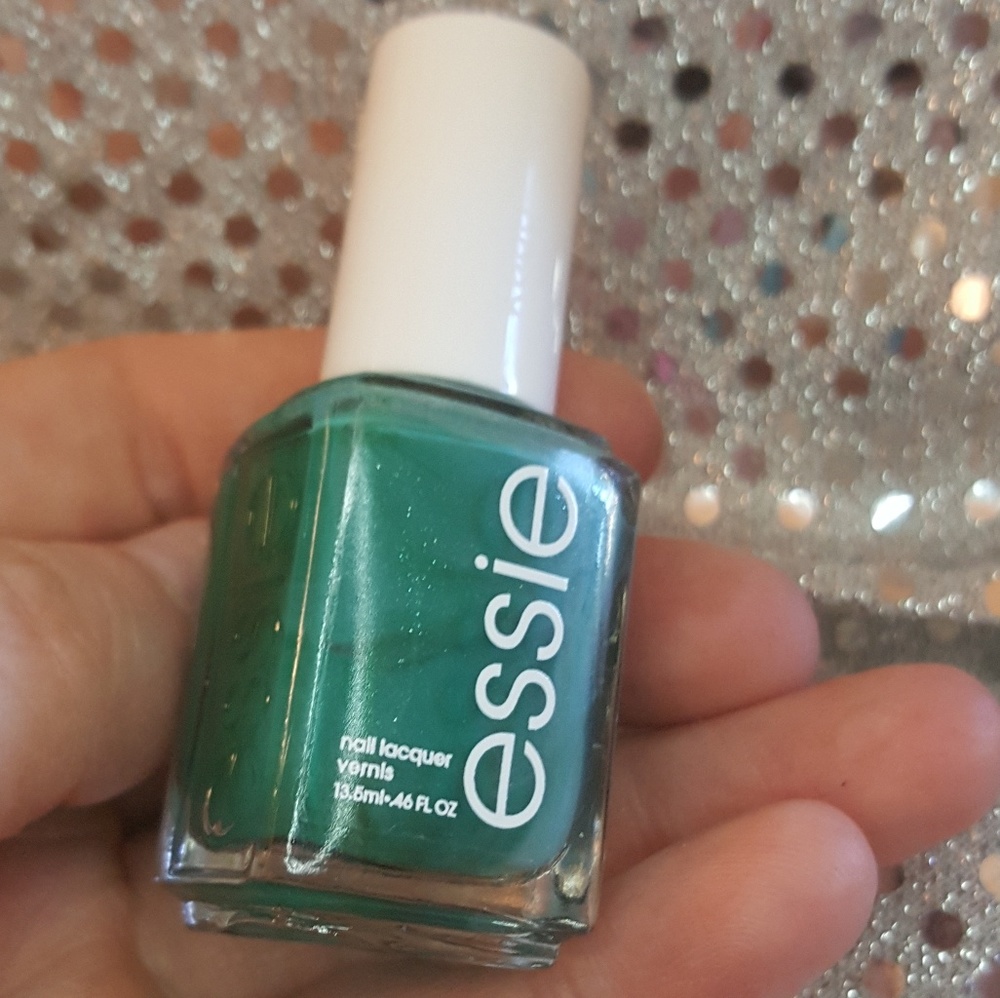 essie Classic color Naughty Nautical